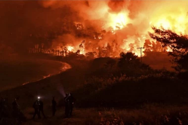 (FOTO) GORI JUG GRČKE! Evakuisana sela i manastiri!