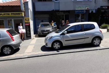 BAHATO! Automobilom blokirala celu zgradu pa u Parking servisu pokušala da izbegne kaznu tvrdeći da je pokradena