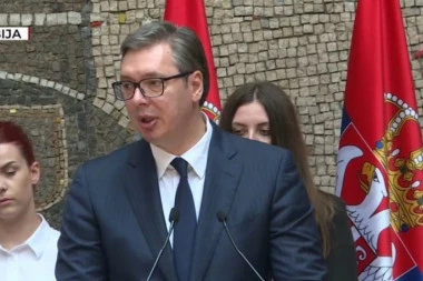 VUČIĆ DODELIO UGOVORE NAJBOLJIM DIPLOMCIMA MEDICINE: Oni su budućnost naše zemlje! (VIDEO)