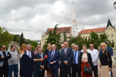 KARAVAN PUPS-a "SRBIJO, I OVO JE SRBIJA" DANAS U ZRENjANINU! Hleb i dostojanstvo - za PUPS su nerazdvojivi (FOTO)