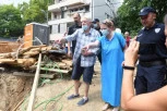 (VIDEO) POTRESNA SLIKA BAKE I DEKE KOJI SU IZGUBILI DOM! U trenutku ostali bez KROVA NAD GLAVOM: Sve što su godinama stvarali nestalo u RUŠEVINAMA na Vračaru!