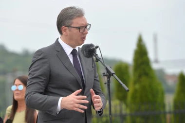 VUČIĆ U VLADIČINOM HANU: Teklas otvara fabriku u Vranju, bivši radnici Geoksa imaće i za 20.000 veće plate (VIDEO)