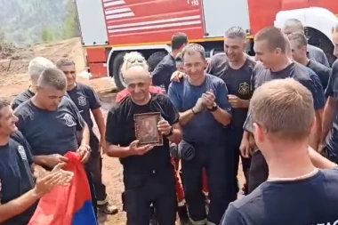 SRPSKI VATROGASCI DOBILI POKLON OD MEŠTANA EVIJE: Ikona Bogorodice čuva naše HEROJE! (FOTO/VIDEO)