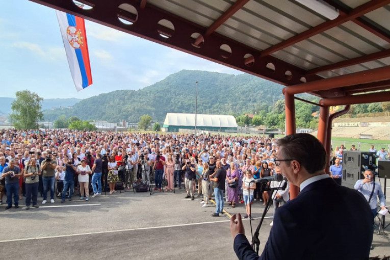 Predsednik Vučić obišao Zdravstveni centar Užice: Ako uložimo svih 35 miliona evra imaće sve kao pravi klinički centar!