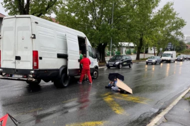 OBOREN PEŠAK NA ČUKARICI! Hitna pomoć prevezla  ga na VMA