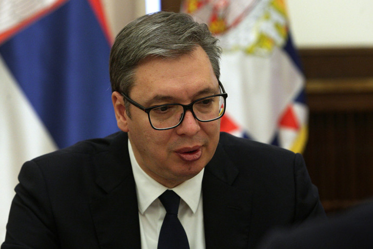 VUČIĆ SE POTRESNIM REČIMA OPROSTIO OD MINJE SUBOTE: Takvi junaci su bojili dane u lepo!