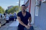 SANDI KOJIĆ POTPISAO UGOVOR ZA INDUSTRIJU FILMOVA ZA ODRASLE: Otkrio da li je u karantin poneo SPECIJALNE IGRAČKE! (FOTO/VIDEO)