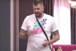 JANJUŠ POLUDEO OD RANOG JUTRA: Uhvatio je i počeo da igra! (VIDEO)