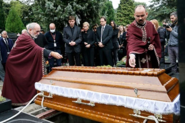 OTIŠAO UZ NAJVEĆU LJUBAV: Na sahrani ispunjena Dudina VELIKA ŽELJA! (VIDEO)