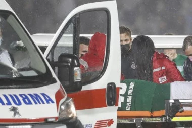 UHVATIO SE ZA GRUDI I SRUŠIO NA TEREN: Šta se desilo fudbaleru Flore na meču sa Partizanom?