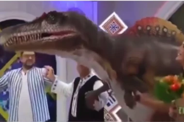 ŠOK! Ako ste u jutarnjem programu videli DINOSAURUSA da igra kolo, NE, NISTE POLUDELI! (VIDEO/FOTO)