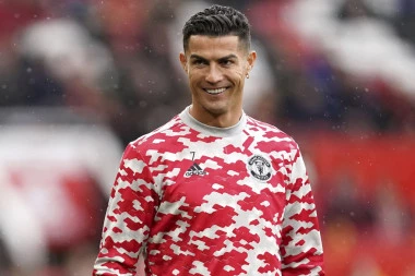 LJUDI, ŠTA SE DEŠAVA!? Kristijano Ronaldo POTPISUJE za Barselonu - RASKINUO ugovor sa Junajtedom!