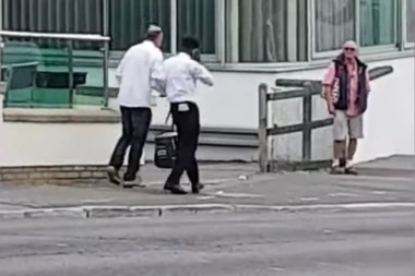 PRETUŽAN SNIMAK: Legendarni fudbaler se godinama bori sa porokom, a sada je ponovo snimljen MRTAV PIJAN kako posrće ulicom! (VIDEO)