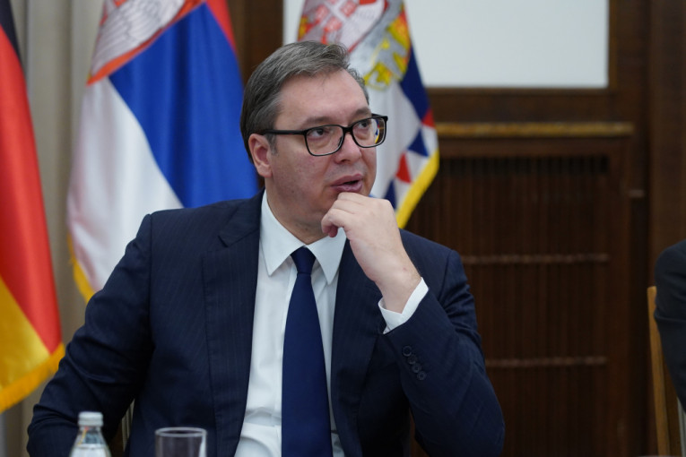 UDARNO! Vučić predložio Vladi zabranu izvoza naoružanja u narednih 30 dana!