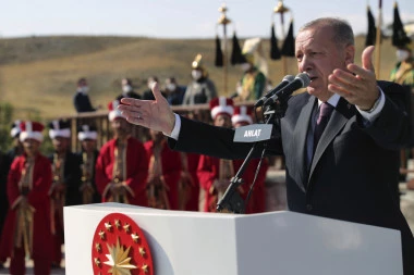 ERDOGAN POBESNEO, SPREMAN ZA DIPLOMATSKI RAT S AMERIKOM: Ko ste vi da nam govorite o demokratiji i pravu, NANELI SU TURSKOJ NEMERLJIVU UVREDU!