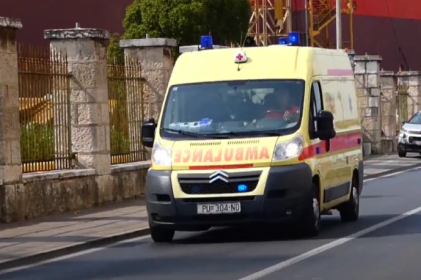 VIŠE LJUDI TEŠKO POVREĐENO: Žestok sudar dva autobusa!