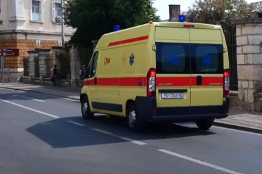 HOROR NA VELIKOM ODMORU: Trećak uzeo NOŽ iz kantine i pretio šestaku, stigla i Hitna pomoć!