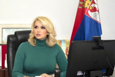 Ministarka Kisić uručila ključeve novog vozila službi Polivalentne patronaže u Boru