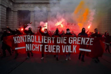 EVROPA U PLAMENU: Demonstracije protiv kovid propusnica širom Starog kontinenta! (FOTO)