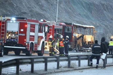 OČEVIDAC AUTOBUSKE NESREĆE OTKRIVA: Vozač je napravio grešku, naglo je skrenuo, udario u znak i tu je došlo do tragedije!