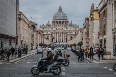 ITALIJANI UDARILI NA NEVAKCINISANE: Katanac na bioskope, restorane, teretane, hotele...