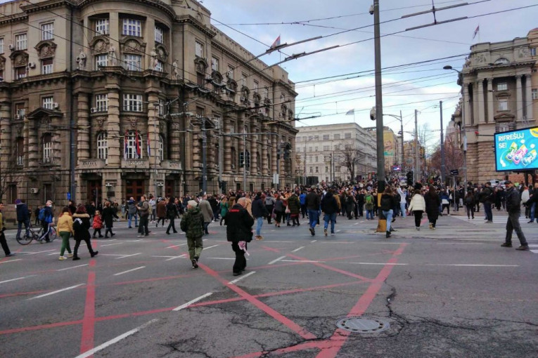 ONE SU STRAH I TREPET ZA PROTESTE! Uplašili se "Lila revolucije", IZGOVOR IM JE PRESMEŠAN! (FOTO)