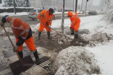 FIRME JEDVA NALAZE ČISTAČE SNEGA, A DNEVNICA BRUTALNA: Evo koliko može da se zaradi za kratko vreme