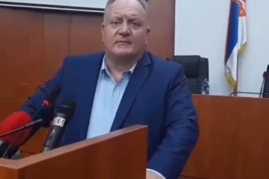 FARAON IZ LESKOVCA OPET BRILJIRA! Vakcinacija je zaštita od ŽIVOTA! POKUŠAO DA IZBEGNE PITANJE O PETARDAMA PA SE "PROSUO" ZA SVE PARE! (VIDEO)