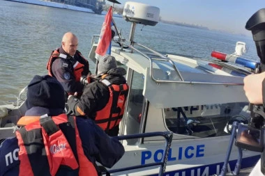 UMALO KARAMBOL NA SAVI! Otkačio se poznati splav CUNAMI, nekontrolisano plutao rekom, jedva ga zaustavili POLICAJCI I GRAĐANI!