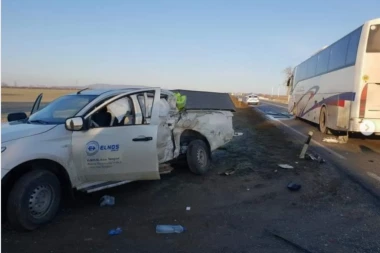 SUDAR AUTOBUSA I KAMIONETA NA NOVOSADSKOM PUTU! Ima povređenih! (FOTO)