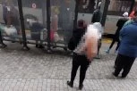 ŽIVEĆE OVAJ NAROD! Šok fotka sa autobuske stanice: Ono što je u kesi, mnoge je zaprepastilo, a neke i nasmejalo