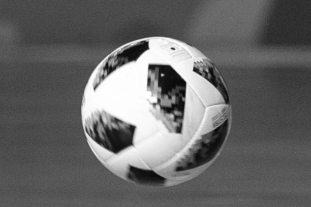 VELIKA TRAGEDIJA ZA SRPSKI SPORT: Fudbalera u prevrnutom autu udario voz!