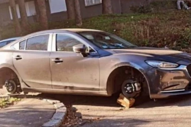 LOPOVI HARAJU KARABURMOM: Uigran tim skida  točkove sa automobila