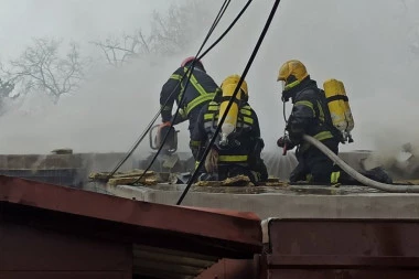 Vatrogasci GASE još jedan POŽAR: Zapalio se stan na Paliluli!