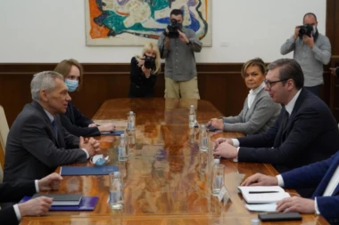 VUČIĆ SA AMBASADOROM BOCAN HARČENKOM O VAŽNIM TEMAMA: Otvoreno, ozbiljno i srdačno (FOTO)