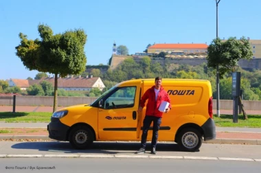 Zaposleni u Pošti od danas u novim uniformama!