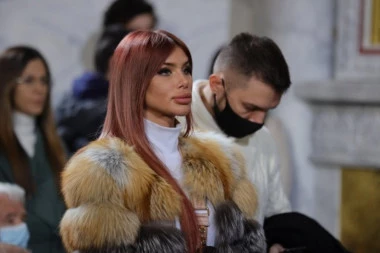 Odjeknulo kao BOMBA! URAGANKA ČEKA BEBU SA POLITIČAREM: Ivana Nikolić trudna sa Bajecom?