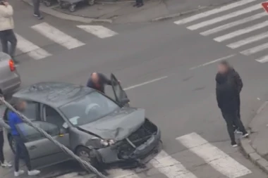 TEŽAK UDES NA BELIM VODAMA! Delovi automobila razbacani po raskrsnici (VIDEO)