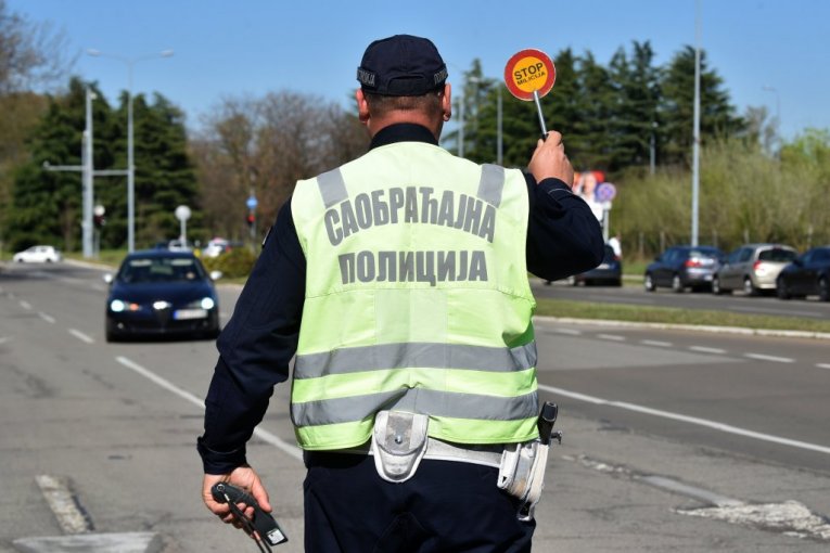 EVO KOJI SU PREKRŠAJI ZBOG KOJIH ĆE VAM BITI ODUZETO VOZILO: Rigoroznije kazne za vozače ukoliko se usvoje izmene Zakona o bezbednosti u saobraćaju