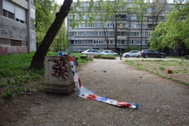 SAZNAJEMO! DELIJE ŠARALE GRAFITE U ZEMUNU, GROBARI IH STIGLI, PA KRVNIČKI PRETUKLI MOTKAMA! Ovo je motiv brutalnog napada! (VIDEO)