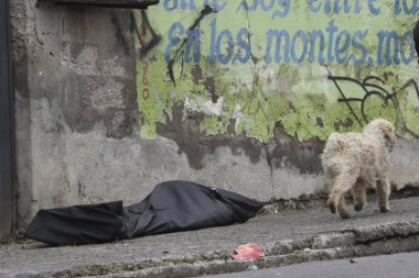 Poznata glumica završila u KESI ZA LEŠEVE, a njena priča ledi krv u žilama: "Zatvorili su rajsferšlus, čula sam kako se koraci udaljavaju.." (FOTO)