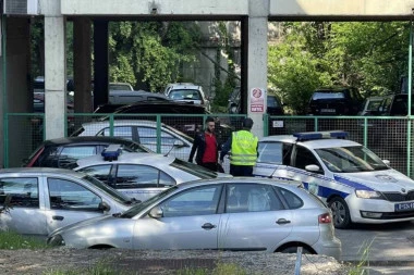 Darko Lazić izveden iz policijske stanice! Sudija za PREKRŠAJE ga ČEKA! (VIDEO)