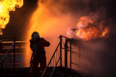 POŽAR U PORODIČNOJ KUĆI ODNEO JEDAN ŽIVOT: Vatrogasci zatekli horor scenu u Lazarevcu