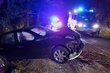 JEZIVA NESREĆA U BEOGRADU! BMW-om sleteo sa puta, vozač preminuo u Urgentnom!