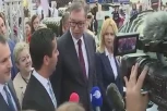 I TI OVO VOZIŠ, TOMO? Detalj sa Sajma automobila koji je mnogima promakao: PREDSEDNIK JE IMAO JEDNO PITANJE, OVAKO JE MINISTAR ODGOVORIO! (VIDEO)