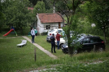 UBIO ROĐAKA, PA SAČEKAO POLICIJU! Zoran se sam prijavio, nije se opirao hapšenju! (VIDEO)