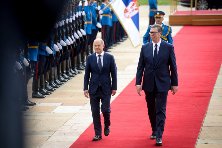 VUČIĆ SLETEO U NEMAČKU! Predsednik Srbije se odmah oglasio - čeka ga važan razgovor (FOTO)