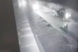 Tragedija kod Uba! Pokušao da skoči na auto, pa ga PREGAZIO drugi! (UZNEMIRUJUĆ VIDEO)