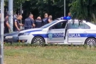 FILMSKA POTERA U BEOGRADU! Četiri patrole policije hapsile muškarca kod Hrama Svetog Save! (VIDEO)