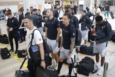 Navijači Makabija ispratili Partizan na Maltu! (FOTO)